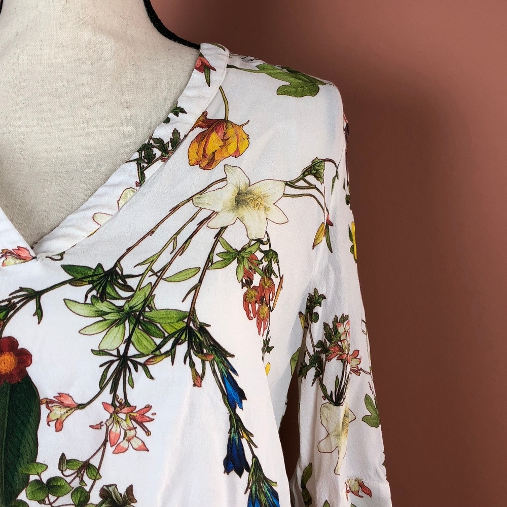 |ZARA| Floral Top Size Medium - Picture 2 of 4